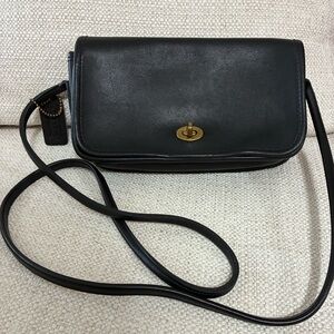 Vintage Coach Dinky Black Leather Crossbody Bag with hang tag